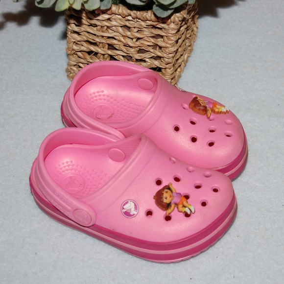 dora the explorer crocs